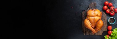 tavuk tütsülenmiş kümes hayvanı eti aperatifleri masada sağlıklı yemek üst görünüm fotokopi alanı metin gıdaları arka plan kırsal görüntü için 