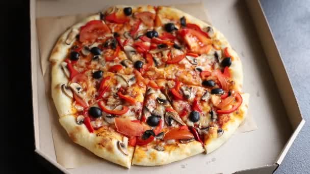 Pizza Zöldség Bors Olajbogyó Paradicsom Paradicsomszósz Paradicsom Gomba Egészséges Étel — Stock videók
