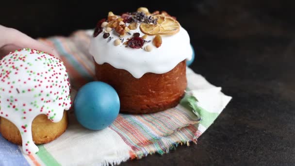 Пасхальный Торт Яйца Праздничный Стол Настраивает Сладкое Удовольствие Праздник Стол — стоковое видео