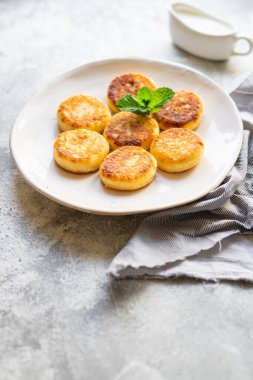 Cheesecake kahvaltı şurubu tatlı kaymak peynirli krep sağlıklı yemek üst manzara kırsal yemek arkaplan resmi