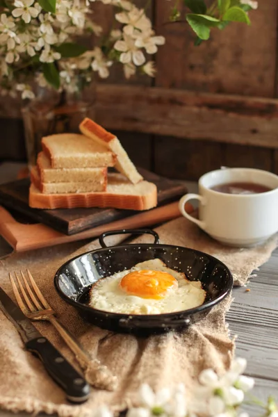 Yağda Yumurta Kahve Ile Kahvaltı Seçici Odaklanma — Stok fotoğraf