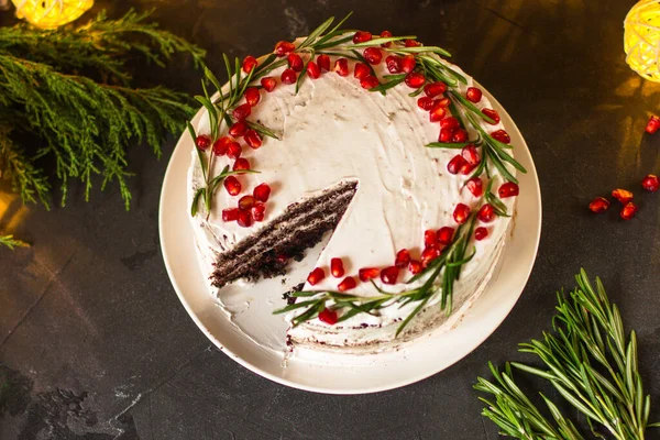 Chocolate Cake Cream Decorated Pomegranate Seeds — Stock Photo, Image