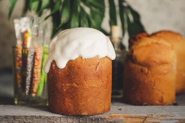 Kremalı Paskalya pastası.