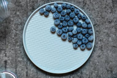 Tepside taze yaban mersini 