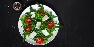 Caprese salatasını kapat 