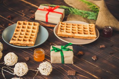 Tahta masada nefis noel waffle 'larının yakın plan görüntüsü