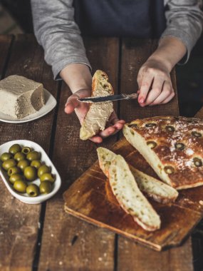 Zeytinli ciabatta ekmeği