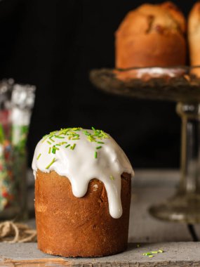 Kremalı Paskalya pastası.