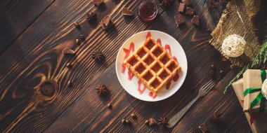 Tahta masada nefis noel waffle 'larının yakın plan görüntüsü