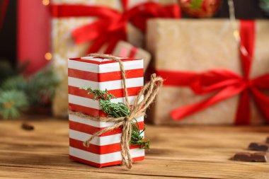 Tahta Arkaplanda Noel Hediyesi Kutuları