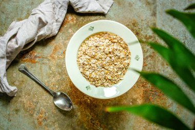 Yulaf gevreği, mısır gevreği, yulaf ezmesi, menü konsepti. yiyecek arka planı. 
