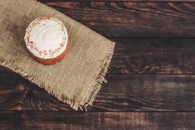 Paskalya pastası, ev yapımı şenlikli çörek.
