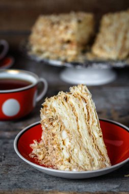 Napolyon pastası kırsal arka planda