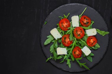 Caprese salatasını kapat 
