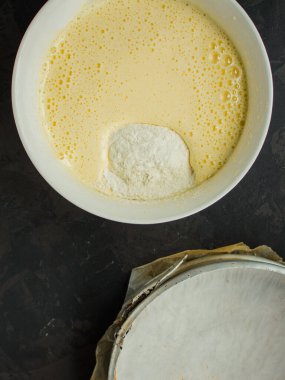 Turta için çiğ hamur