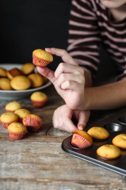 Ev yapımı kekler. Kapıları kapatın.