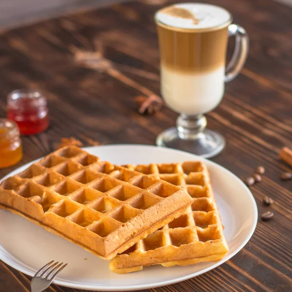 Закрыть Бельгийские Вафли Завтрак — стоковое фото
