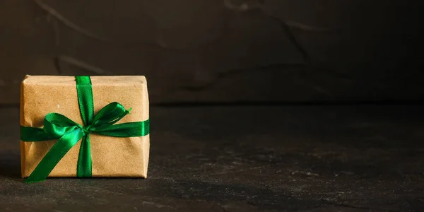 Pudełko Świąteczne Wstążką — Zdjęcie stockowe