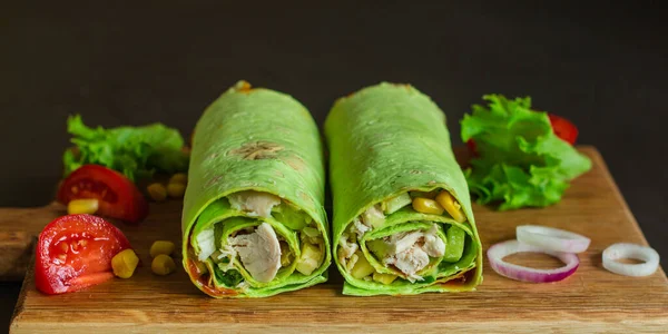 Rolo Verde Com Frango Legumes — Fotografia de Stock