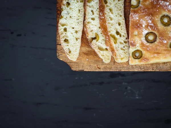 Pão Ciabatta Com Azeitonas — Fotografia de Stock