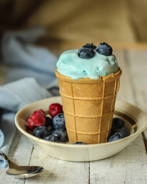 Eis Mit Blaubeeren Aus Nächster Nähe — Stockfoto