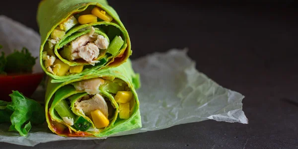 Rolo Verde Com Frango Legumes — Fotografia de Stock