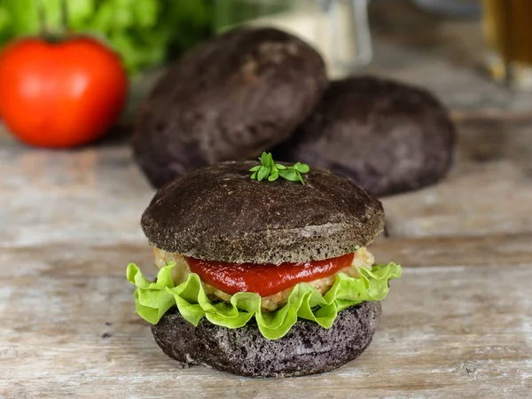 Hamburguesa Negra Cerca —  Fotos de Stock