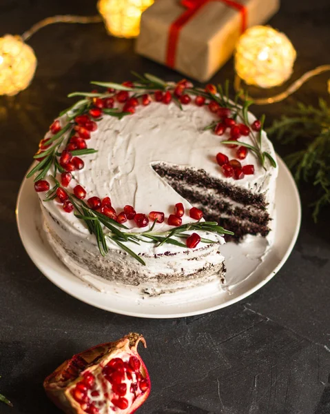 Chocolate Cake Cream Decorated Pomegranate Seeds — Stock Photo, Image