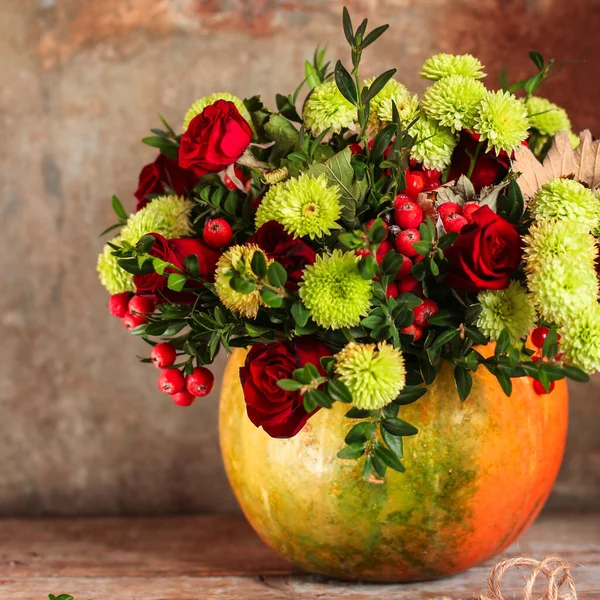 Bouquet Flowers Pumpkin Rustic Background — Stock Photo, Image