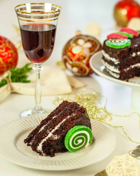 red wine and cake, table served for christmas dinner