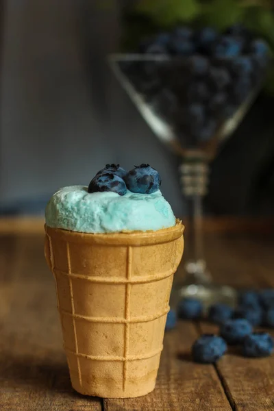 Blaues Eis Mit Blaubeeren — Stockfoto