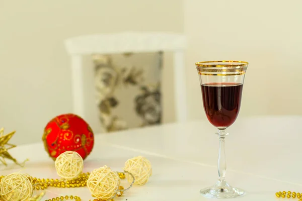 Red Wine Cake Table Served Christmas Dinner — Zdjęcie stockowe