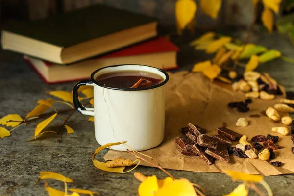 Tea Chocolate Pieces Autumn Leaves — Stock Photo, Image