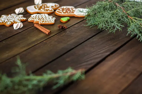 Kerst Peperkoek Koekjes Houten Achtergrond — Stockfoto