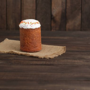 Paskalya pastası, ev yapımı şenlikli çörek.