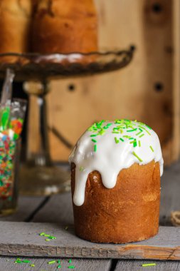 Kremalı Paskalya pastası.