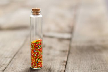 Tatlılar için pareil olmayan şeker süslemeleri çok renkli küçük toplar