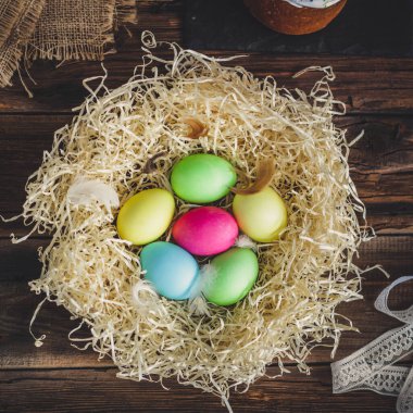 Yuvadaki paskalya yumurtaları 