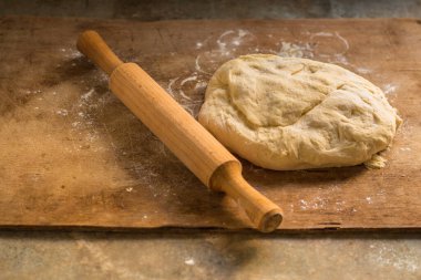 Ev yapımı tarçınlı çörek hazırlama