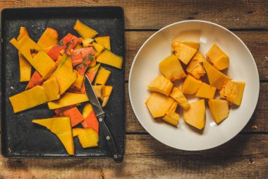 fırında kabak dilimleri üst görünüm 