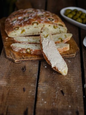 Zeytinli ciabatta ekmeği