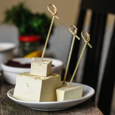 Ev yapımı süzme peynir.