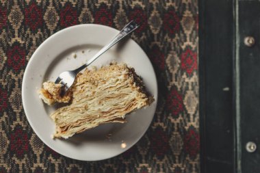 Napolyon pastası kırsal arka planda