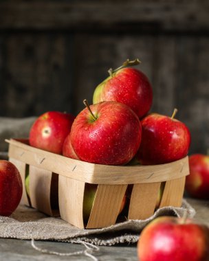 Olgun kırmızı elmalar.