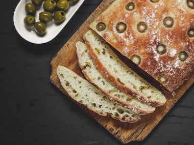 Zeytinli ciabatta ekmeği