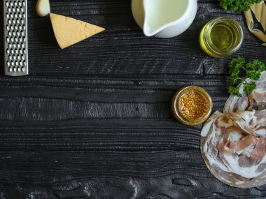 Hamonlu makarna malzemelerinin üst görünümü