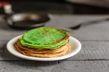 Yeşil krepler kapanıyor.