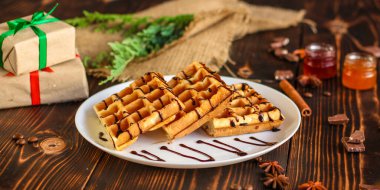 Tahta masada nefis noel waffle 'larının yakın plan görüntüsü