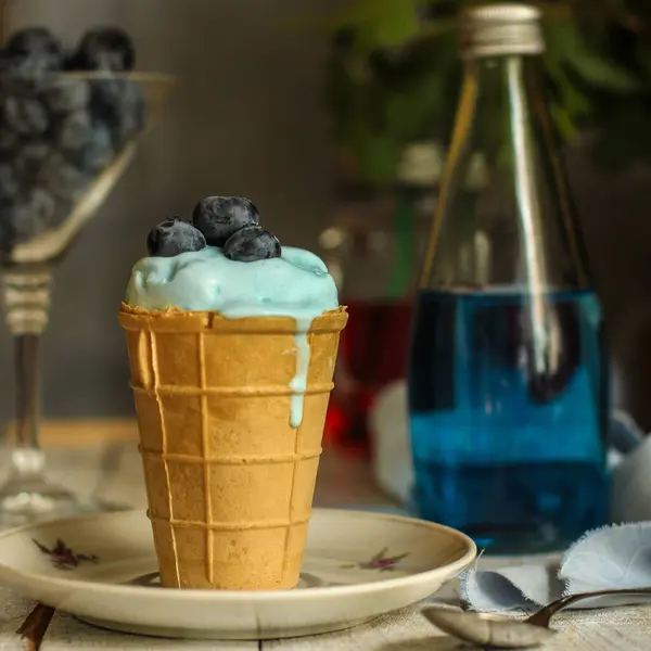有蓝莓的冰淇淋 — 图库照片