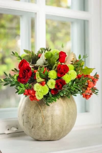 Bouquet Flowers Pumpkin Served Table — Stock Photo, Image